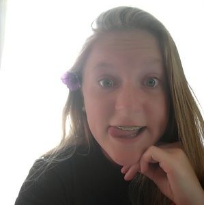 Meet your Posher, Abbi